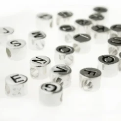 Charm Letra Inicial de Plata