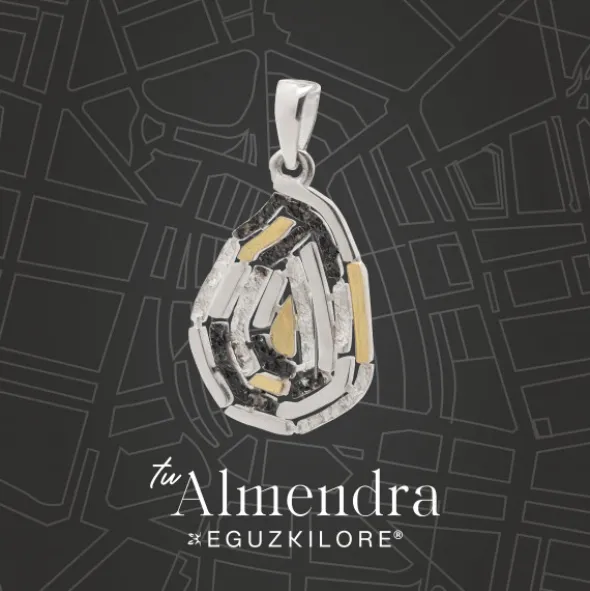 Colgante Almendra Vitoria Silueta Lámina de Oro