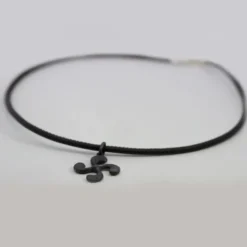 Colgante Lauburu de Plata Oxidada 22mm