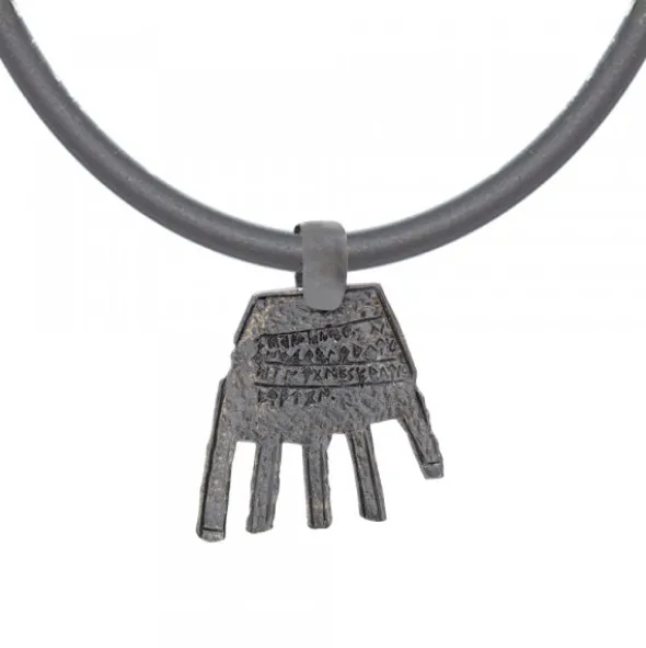 Colgante Mano de Irulegi Rutenio 30mm y Cordón Caucho 4mm