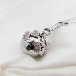 Llamador de Ángeles Corazones con Cadena y Mariposa Personalizable